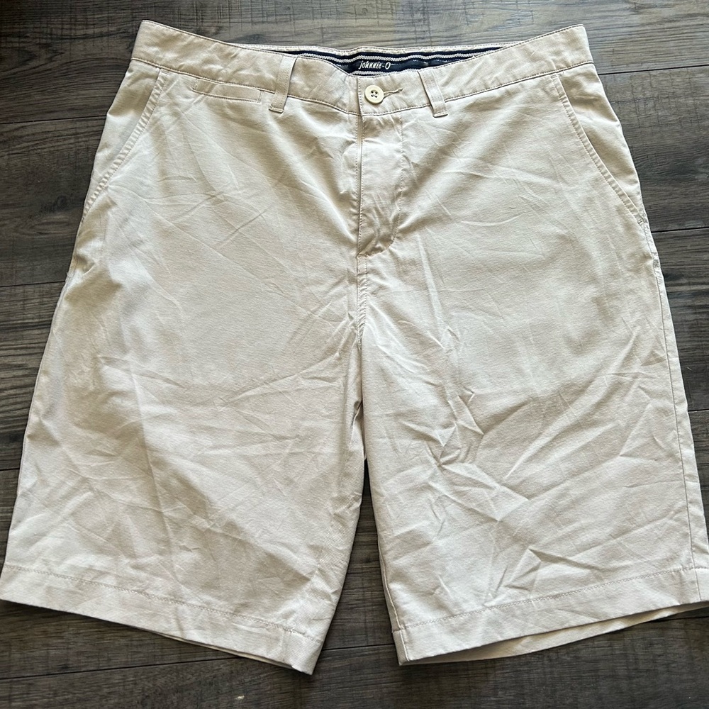 johnnie-O mens size 32 beige lightweight casual golf shorts